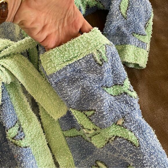 Kids Shark Print Hooded Robe - Blue and Green Dolphins with Pockets Size 6 - Picture 8 of 12